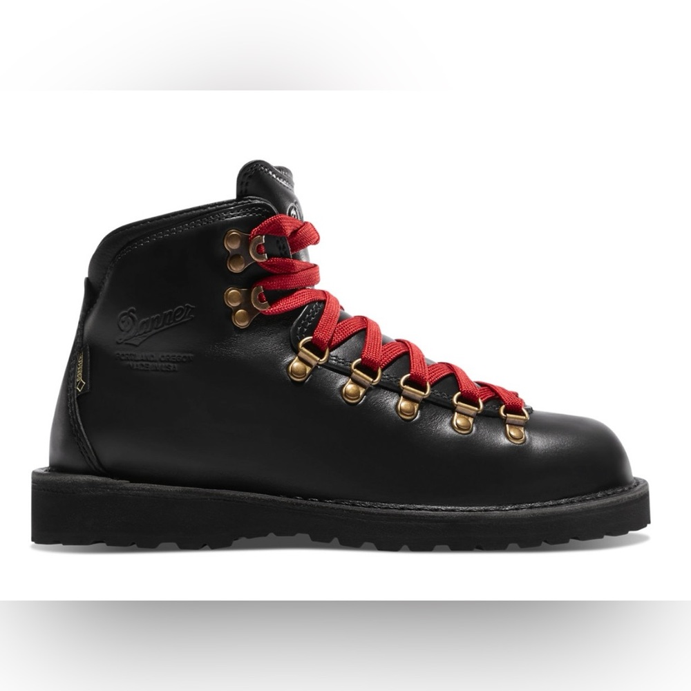 Danner mountain pass women’s hiking boots black grow-Tex leather
